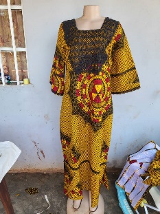 Afbeelding met kleding, Patroon (modeontwerpen), muur, persoon Door AI gegenereerde inhoud is mogelijk onjuist.